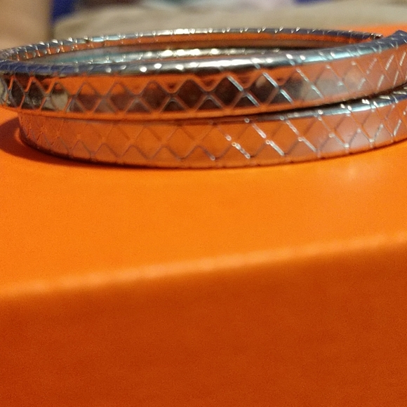 Hoop earrings - Picture 2 of 3